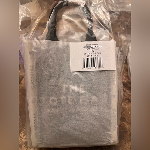 - Marc Jacobs Black Tote Bag ‼️NEW - Picture 6 of 16